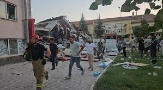 Balıkesir Sındırgı'da 6.1 büyüklüğünde deprem