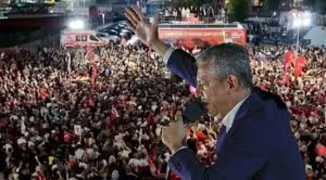 Özel'den Üsküdar'da dikkat çeken AK Parti çıkışı! "Kendi iç kavgasında boğulacak"