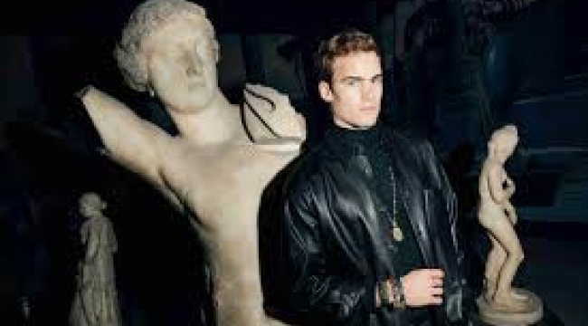 Sevan Bıçakçı'dan zamanın izinde 'Biricik'in peşinde