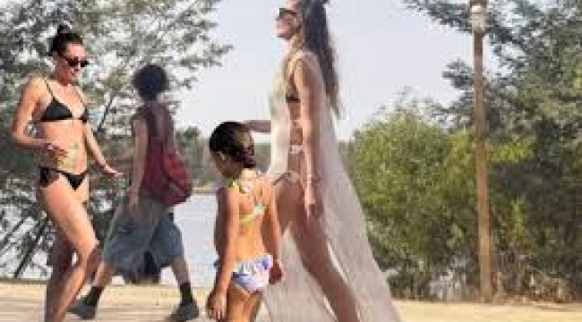 Sinem Kobal'ın minik bikinili pozu olay oldu! Kim der 2 çocuk annesi