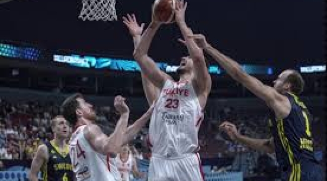 12 Dev Adam İsveç'i devirip çeyrek finale çıktı