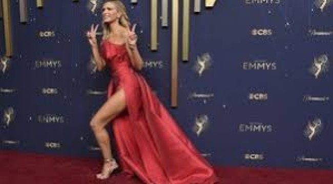 77. Emmy Ödülleri: Kırmızı halıda parlayan yıldızlar