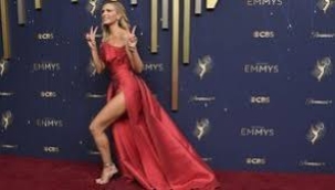 77. Emmy Ödülleri: Kırmızı halıda parlayan yıldızlar