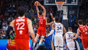 A Milli Erkek Basketbol Takımı, Yunanistan'ı farklı geçip finale çıktı