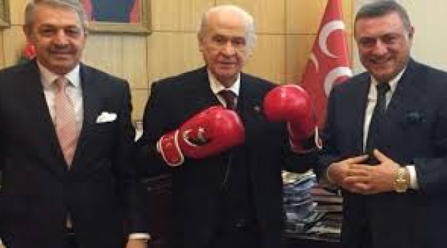 Bahçeli boks eldivenlerini taktı, gardını aldı