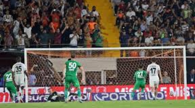Sergen Yalçın'ın dönüşü kabus gibi başladı: Beşiktaş Alanya'da yıkıldı