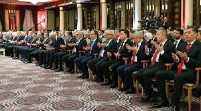 Cumhuriyet Resepsiyonundan flaş notlar: MHP'den kimse katılmadı