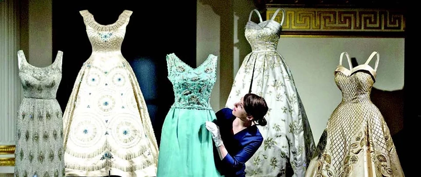 "Her Life In Style" İle zarafetin anatomisi: Bir kraliçenin gardırobu