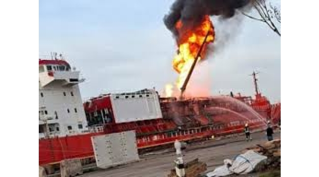 Rus İHA'sı 4 bin ton gaz taşıyan Türk tankerini vurdu: Köy boşaltılıyor