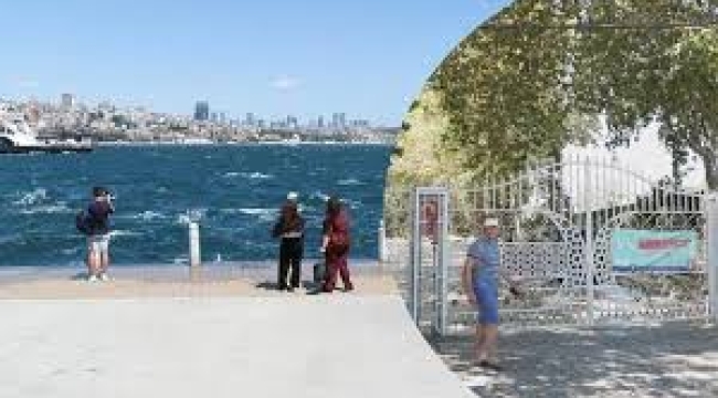 80 kilometre hızla geldi! Fırtına İstanbul'u vurdu