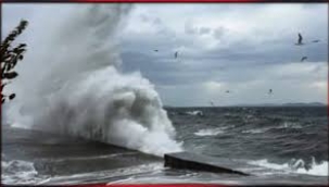 80 kilometre hızla geldi! Fırtına İstanbul'u vurdu