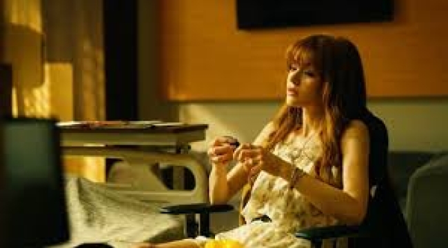 Genç oyuncunun iç çamaşırlı halleri gündem oldu! Nefes kesen sahneler...