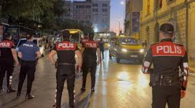 İstanbul'da 'huzur' gecesi: 1062 gözaltı
