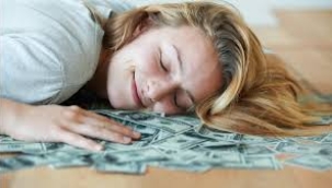 Para ve mutluluk… Bazen birbiriyle bağlantılı görünür, bazen birbirinden oldukça uzaktır…