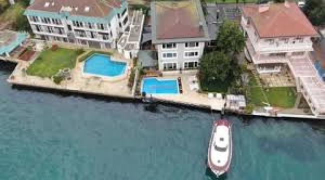 Sapkın partilerin şifreli mekanı! Ünlülerin gizli parti yalısı..