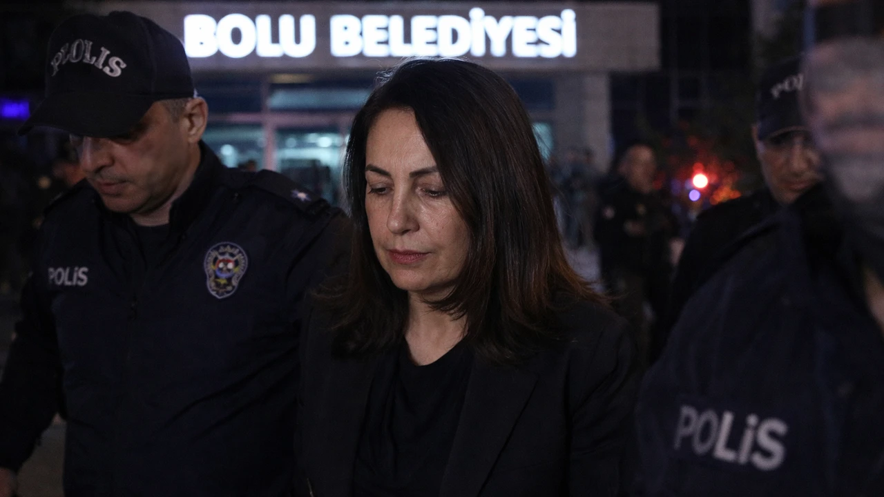 Bolu Belediyesi'ne gece yarısı operasyonu! Başkan yardımcısı da gözaltında
