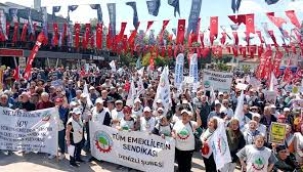 Emekliler meydanlara indi: 'Kurban ikramiyesiyle horoz bile alınmaz'