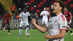 Beşiktaş deplasmanda 2 golle güldü