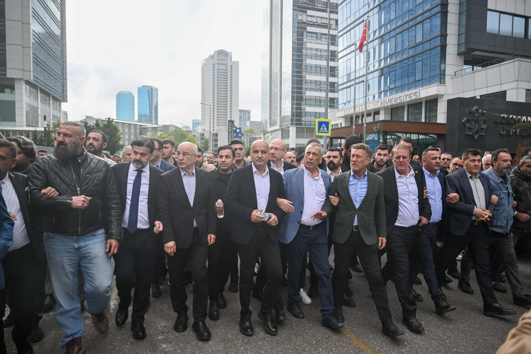 İsmail Saymaz: "Mafyatik tipler" CHP Genel Merkezi'ne gitmeden bir gün önce adam toplamış