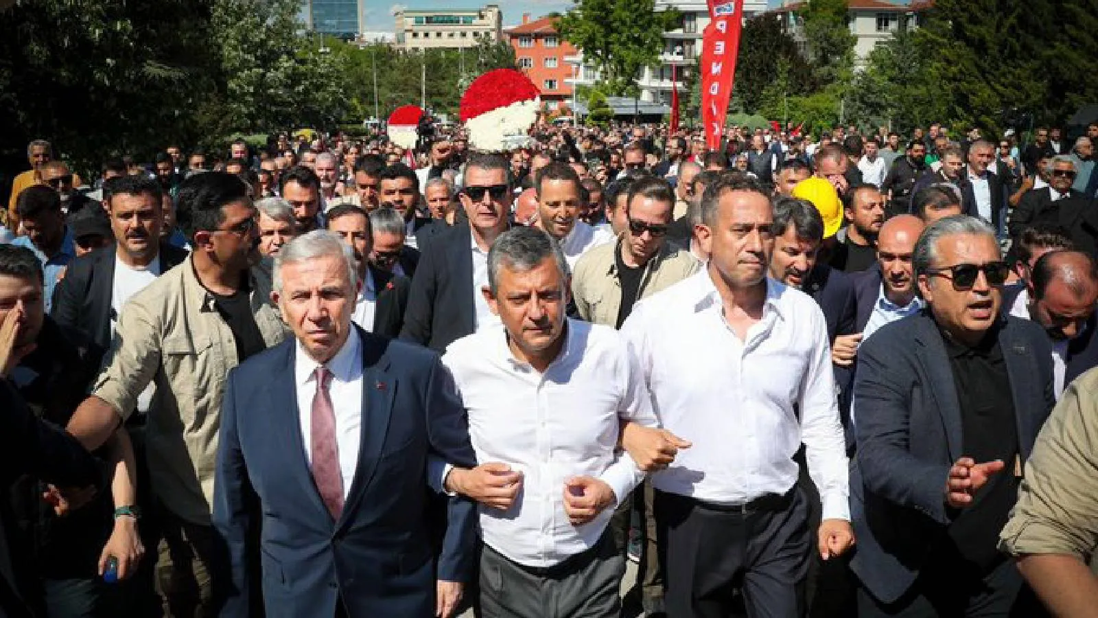 Mansur Yavaş safını belli etti, ona geçmiş olsun