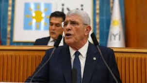 Müsavat Dervişoğlu grup toplantısında konuşuyor