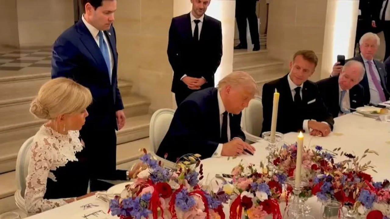 ABD Başkanı Trump, İran ile mutabakat zaptını Versay'da imzaladı