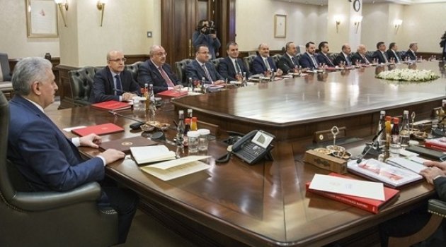 8 Bakan gidiyor, 4 MHP'li Bakan geliyor!