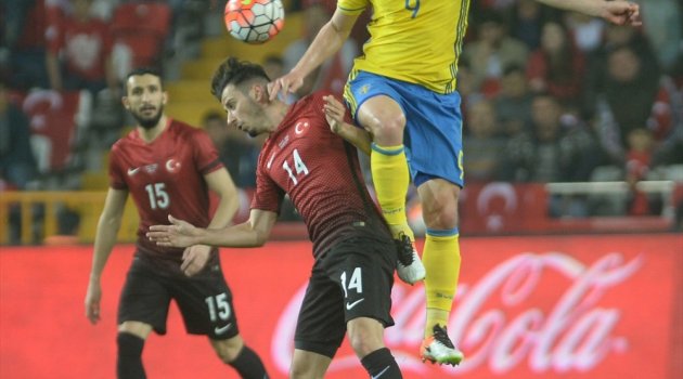 A Milli Takımımız, İsveç'i Cenk Tosun'un golleriyle 2-1 yendi.