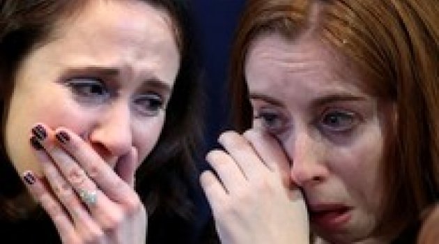 ABD seçimleri nefesleri kesiyor. Clinton taraftarlarının gözyaşları