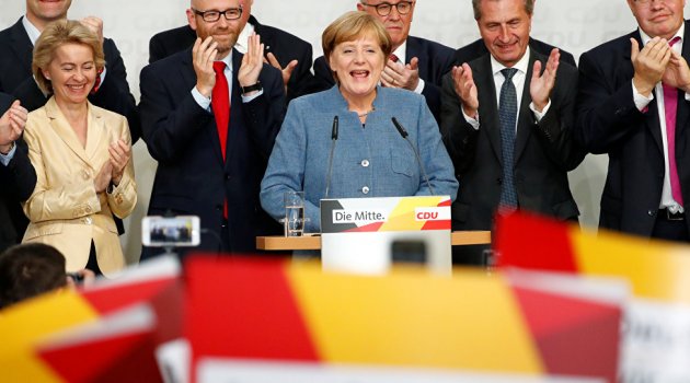 Almanya'da ilk sonuçlar: Hükümet ortaklarının oyu düştü, aşırı sağcı AfD 3. parti