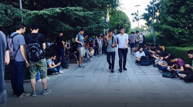 Ankara Kızılay meydanında Pokemon Go çılgınlığı