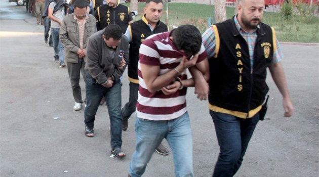 Babalı kızlı fuhuş çetesi 14 yaşındaki kızın yaptıklarına bak