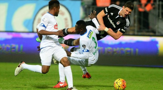 Beşiktaş, deplasmanda Çaykur Rizespor'u 2-1 mağlup etti.