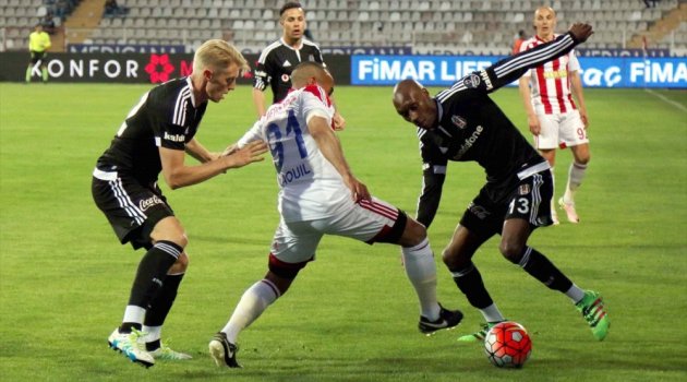 Beşiktaş, deplasmanda Medicana Sivasspor'u 2-1 mağlup etti.