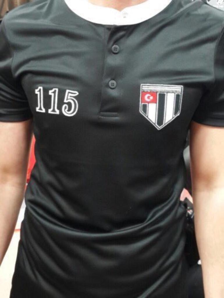 Beşiktaş'ın 115. yıl forması defişre oldu!