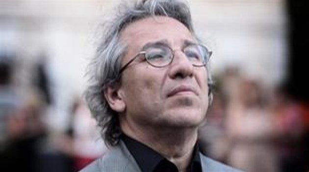 Can Dündar içerdeyken yalvarmış