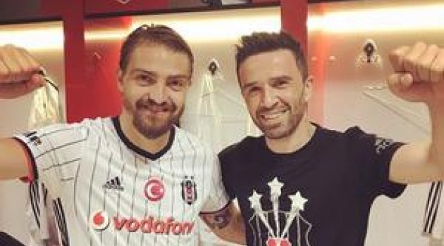 Caner Erkin ve Gökhan Gönül'den Fenerbahçe'ye nispet