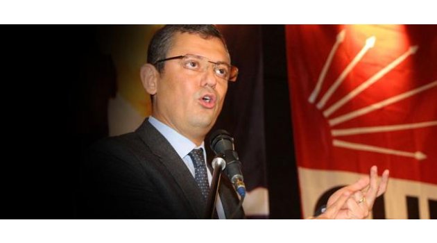 CHP'li Özel, Başbakan'ın 15 Temmuz gecesinde nerede olduğuna ilişkin komisyon tutanaklarını dağıttı