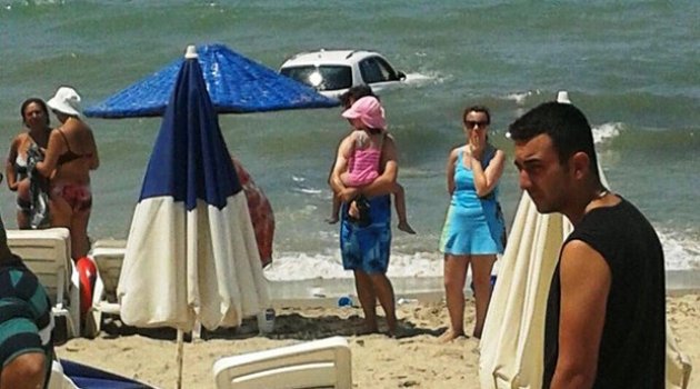 Darbe gibi kaza Denizde yüzenlere araba çarptı: Ölü ve yaralılar var!