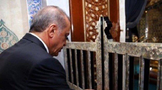 Erdoğan Eyüp Sultan'da Kur'an-ı Kerim okudu