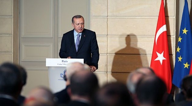 Erdoğan'dan Fransız gazeteciye: FETÖ ağzıyla konuşuyorsun