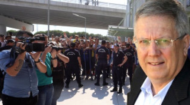 Fenerbahçe Taraftarı, İzmir'de Aziz Yıldırım'a Tepki Gösterdi hesap verecek