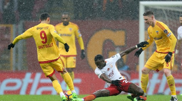 Galatasaray Kayserispor'a 2-1 mağlup oldu.