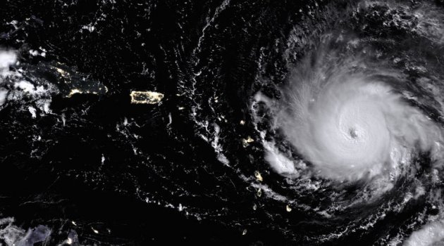 Irma kasırgası 300 kilometre hızla karaya ulaştı: 37 milyon kişi etkilendi