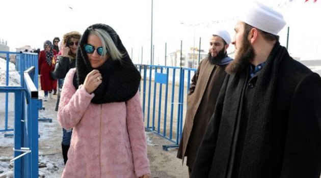 İsmailağa Cemaati, Kış Festivali'nde Kur'an-ı Kerim dağıttı