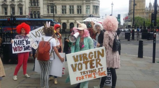 Londra'da oy vermeye teşvik için Bakire Seçmenler hareketi