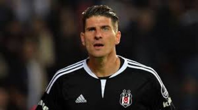 Mario Gomez Beşiktaş'a veda ediyor