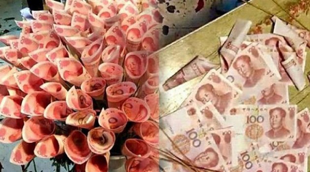 Sevgilisine çiçek yerine para buketi verdi!