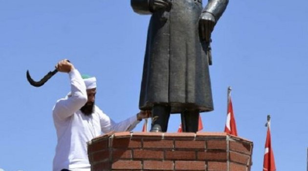 Siverek'te Atatürk büstüne çirkin saldırı