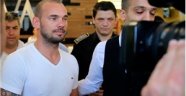 Sneijder Türkiye'den ayrıldı! Havaalanında açıklama yaptı